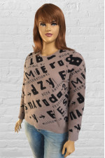 Модный пушистый свитер с буквами