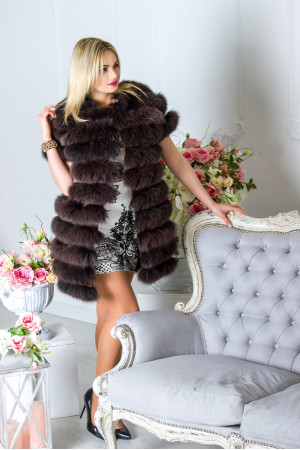 Жилет из меха хвоста песца