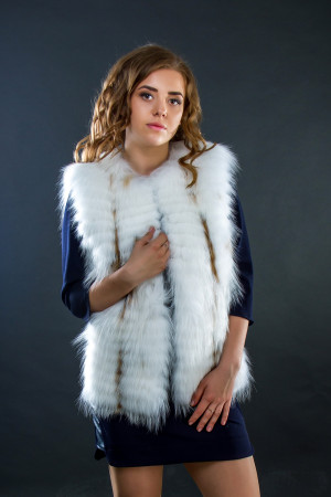Жилет из меха лисы